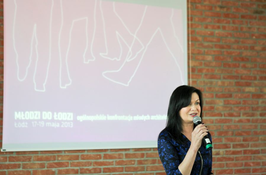 Ewa P. Porębska, redaktor naczelna "Architektury-murator" wita uczestników Młodzi do Łodzi 2013