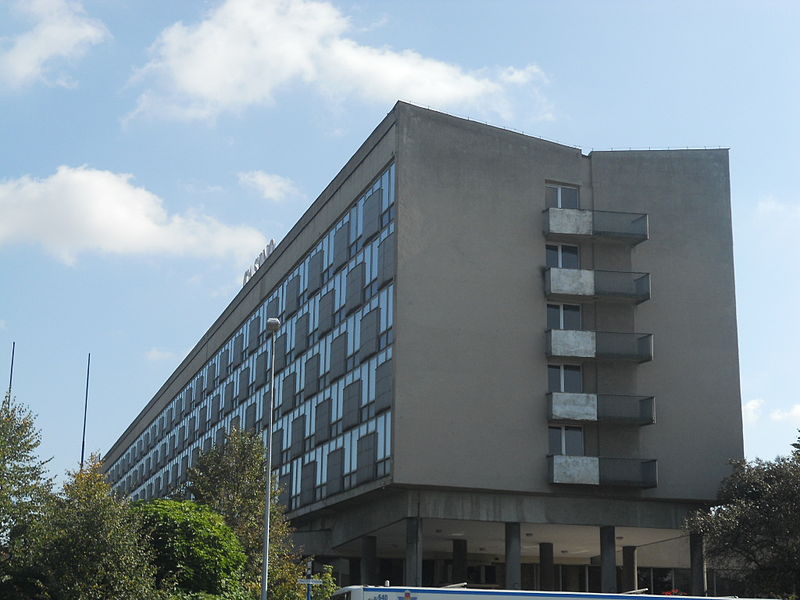 Dawny hotel Cracovia przy ul. Focha w Krakowie, fot. Mach 240390, Wikimedia Commons