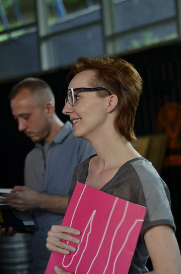 Na pierwszym planie Katarzyna Waloryszak, jedna z uczestniczek spotkania Młodzi do Łodzi 2013