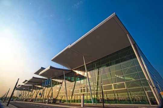  Terminal Pasażerski Międzynarodowego Portu Lotniczego we Wrocławiu. Autorzy: JSK Architekci Sp. z o.o, Zbigniew Pszczulny, Mariusz Rutz, Michał Lah