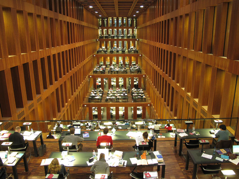 Biblioteka centralna Uniwersytetu Humboldta w Berlinie (Jacob-und-Wilhelm-Grimm-Zentrum). Autor: Max Dudler