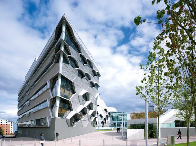 Współczesna architektura Wielkiej Brytanii: nowy budynek Uniwersytetu Coventry 