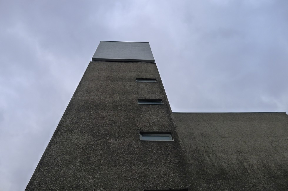 Galeria sztuki w brutalistycznym kościele