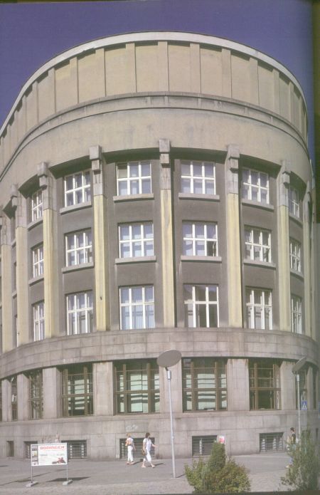 fotka z /zdjecia/Miejska_Kasa_Oszczednosci_i_BIblioteka__1927___Morawska_Ostrawa_art.jpg