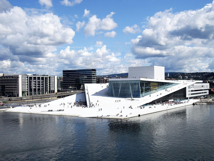 fotka z /zdjecia/The_Norwegian_Opera___Ballet__Snohetta__picture_by_Christopher_Hagelund.jpg