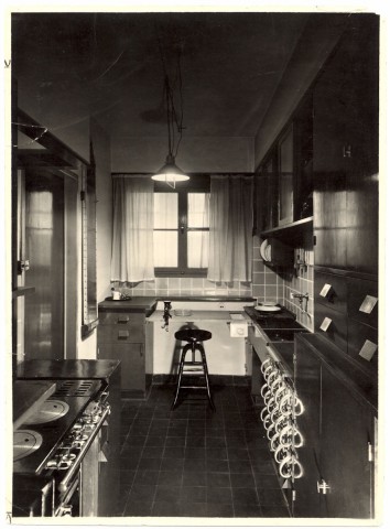 Ernst May, ergonomiczna kuchnia frankfurcka, projekt przeznaczoby do mieszkań socjalnych, 1927, materiały prasowe Muzeum Architektury we Wrocławiu 