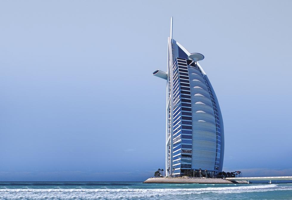 Burdż al-Arab - Wieża Arabów. Autorzy: Tom Wright, WS Atkins PLC. Głowna nagroda w konkursie architektonicznym Rockwool - wyjazd do Dubaju. Fot. materiały prasowe Rockwool