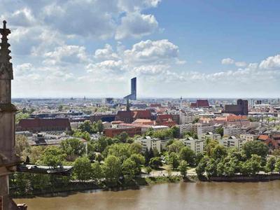  Najwyższy budynek w Polsce: wieżowiec Sky Tower we Wrocławiu 