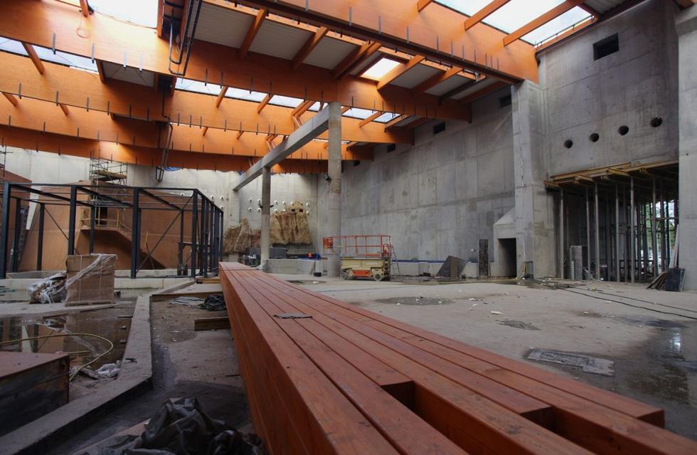 Wnętrze budynku Afrykarium we Wrocławiu, październik 2013. Prace budowlane zgodnie z planem robót zakończone zostaną w 2014 roku. Fot.fotopolska.eu