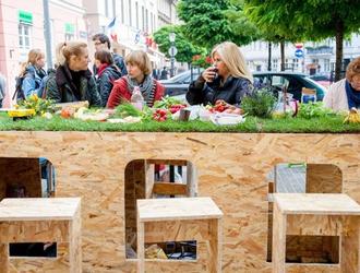 Zielona przestrzeń publiczna zamiast miejsc parkingowych? Warsztaty projektowe Park(ing) Day w Poznaniu