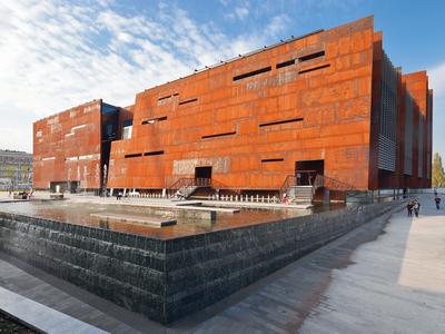 Fantastyczny set polskiej architektury – rozmowa z minister kultury Małgorzatą Omilanowską