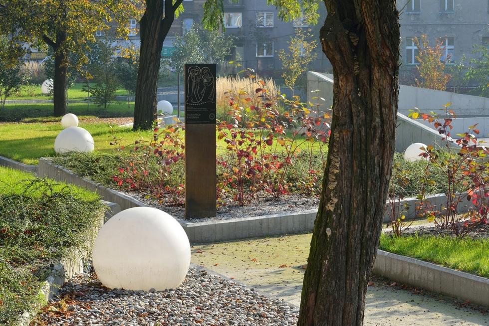 Ogród różańcowy, medusagroup