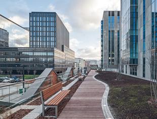Dwa biurowce – Karolkowa i Concept Tower