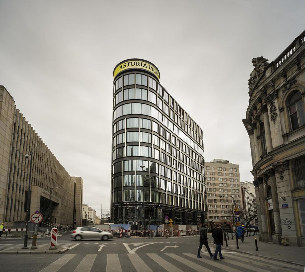 Budowa Astorii na ukończeniu