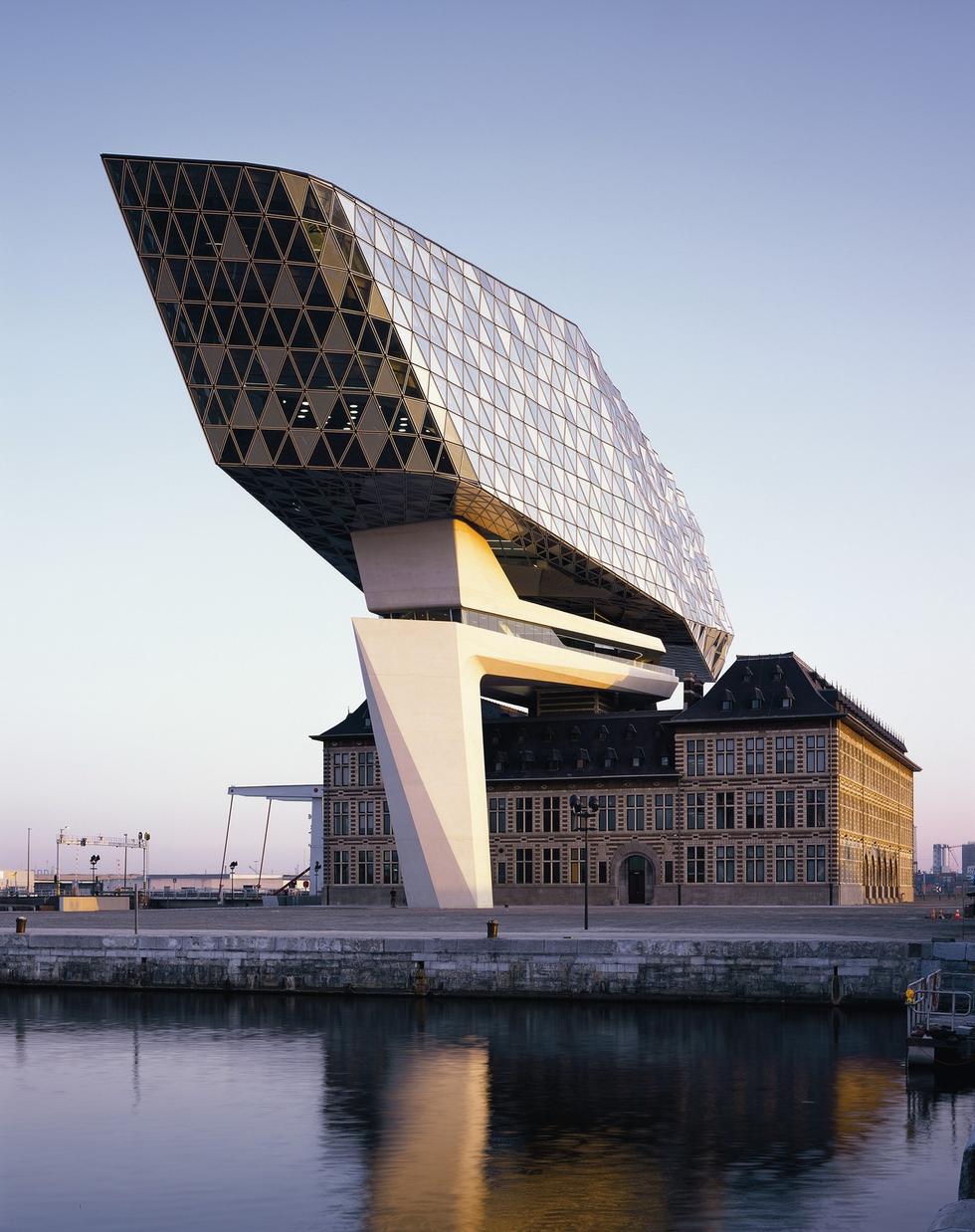 Budynek administracyjny portu w Antwerpii
