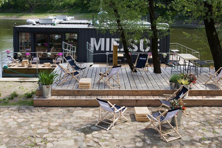 Jedno takie Miejsce w Warszawie – pływający pawilon restauracyjny nad Wisłą