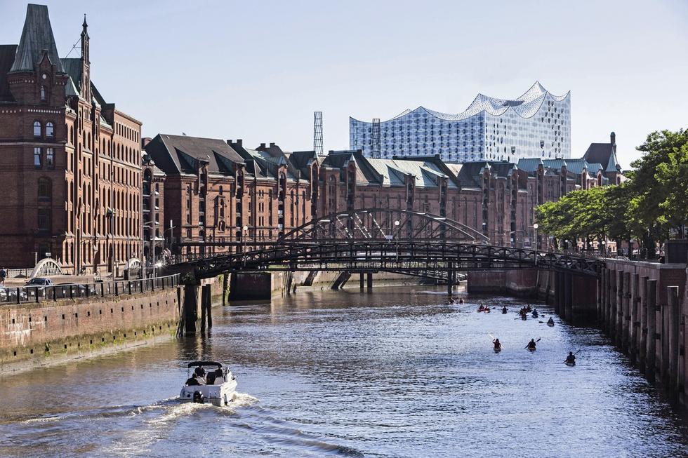 Filharmonia w Hamburgu od strony kanału