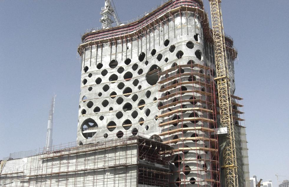 Nowy wieżowiec w Dubaju. Żelbetowa elewacja wieżowca O-14