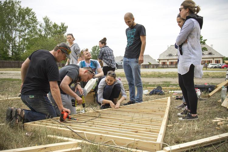 Studenci projektują z drewna. Relacja z warsztatów 1m3 w Tokarni