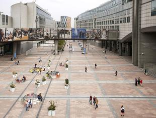 Konstelacje – projekt aranżacji placu przed wejściem do Parlamentu Europejskiego
