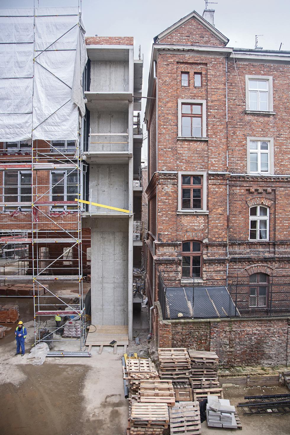 Apartamentowiec Skarbnica w Koneserze