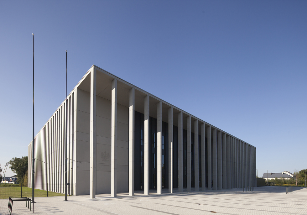 Sąd Rejonowy w Siedlcach. Wykorzystanie betonu architektonicznego w realizacji