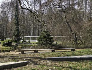 Ogrodowa hybryda – o koncepcji pawilonu w Rogowie Jacek Krych