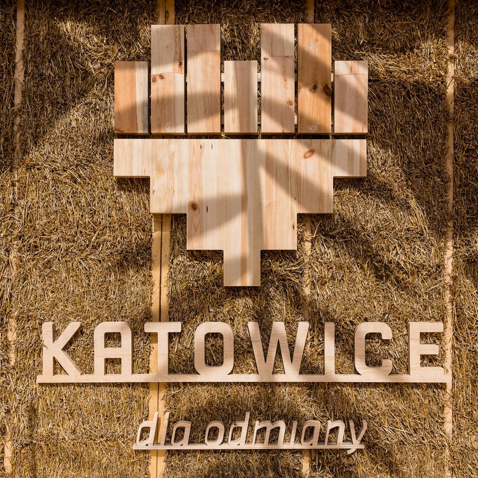 COP24: pawilon z drewna i słomy w centrum Katowic