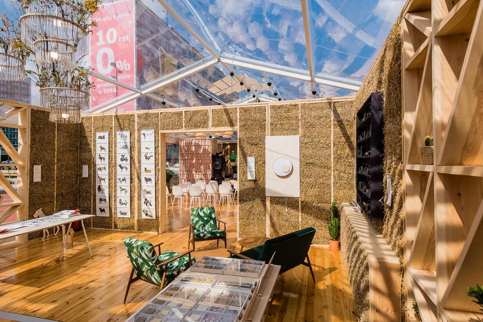 COP24: pawilon z drewna i słomy w centrum Katowic