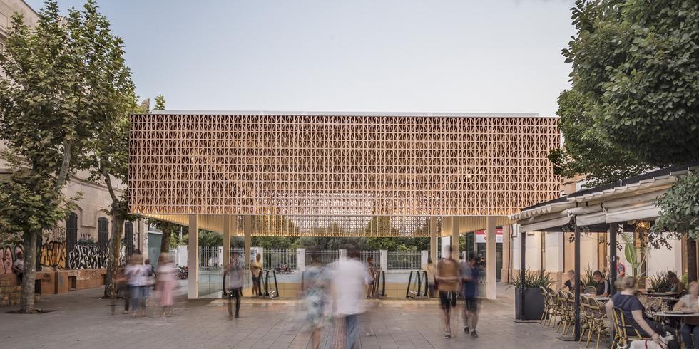 Nowe zadaszenie stacji przesiadkowej w Palma de Mallorca