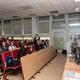 W drugim rzędzie od lewej: Prodziekan ds. studenckich dr inż. arch. Barbara Świt-Jankowska, dr hab. inż. arch. Hanna Michalak, Prodziekan ds. Kształcenia dr inż. arch. Agata Gawlak. W trzecim rzędzie 