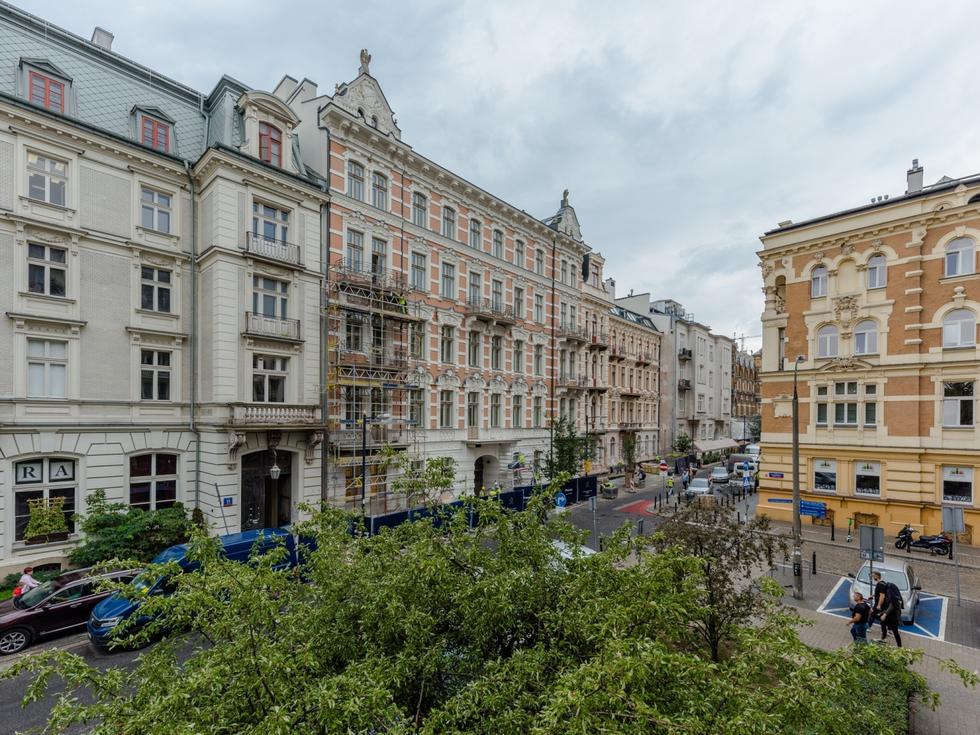 Przebudowa zabytkowych kamienic przy Foksal w Warszawie [GALERIA]
