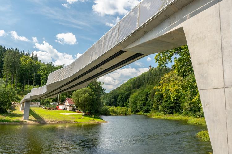 Kładka w Zagórzu Śląskim projektu pracowni isba i Mosty – Wrocław