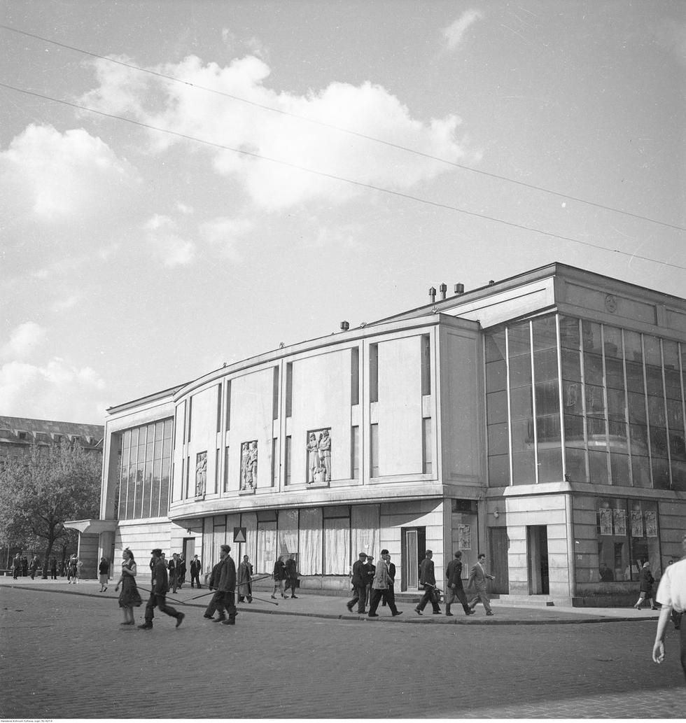 Kina w Warszawie: architektura stołecznych kin w kontekście zmieniających się potrzeb i oczekiwań widzów