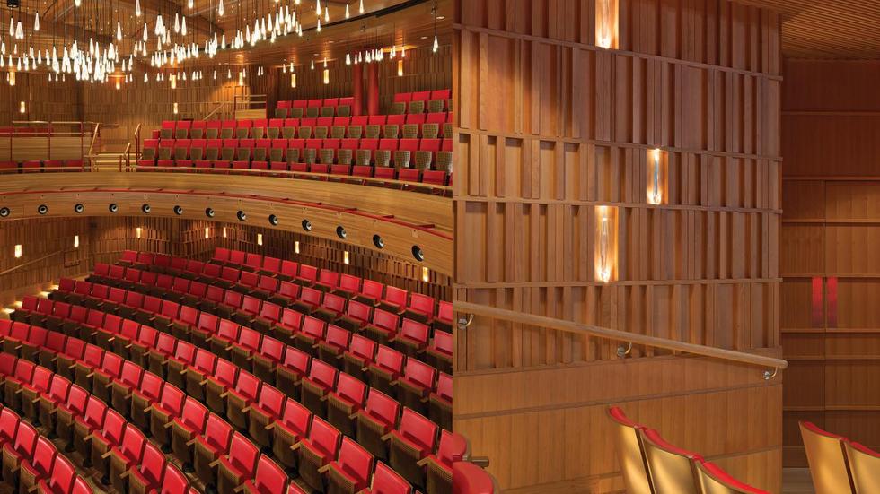 Drewno w salach koncertowych: przegląd realizacji