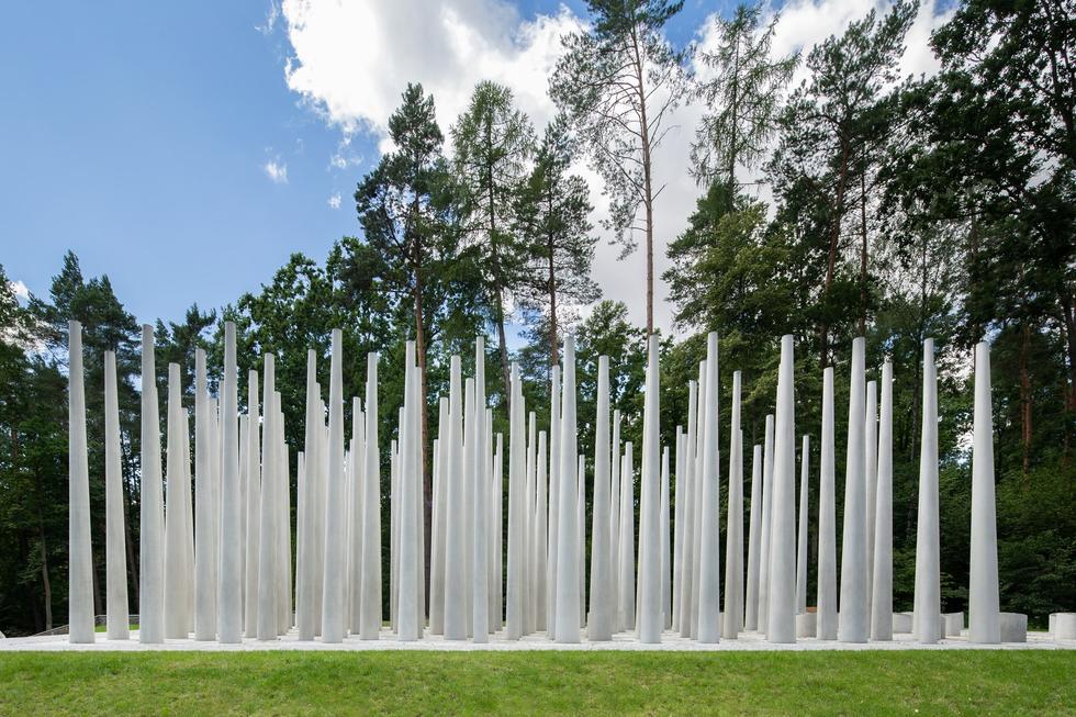 Monument Pamięci w Lesie Szpęgawskim autorstwa Katarzyny Ephraim