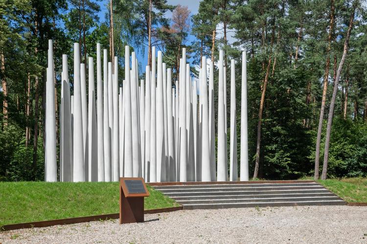Monument Pamięci w Lesie Szpęgawskim autorstwa Katarzyny Ephraim