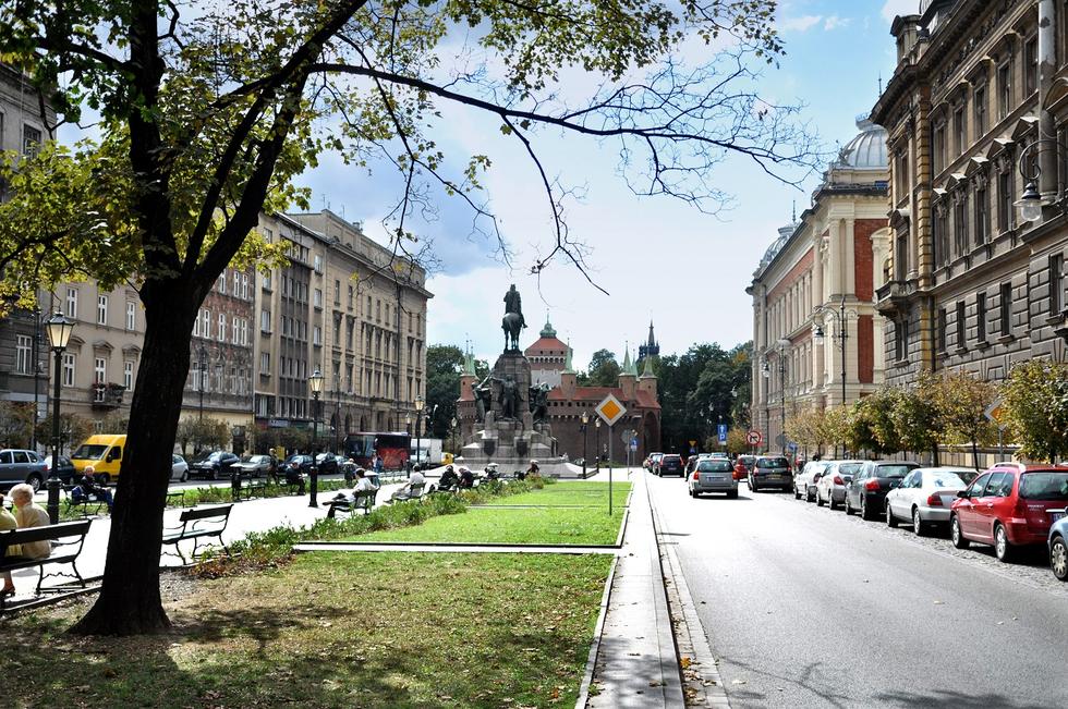 Plac Matejki w Krakowie: reprezentacyjna przestrzeń przyjazna mieszkańcom. Rozmowa z Piotrem Orzeszkiem