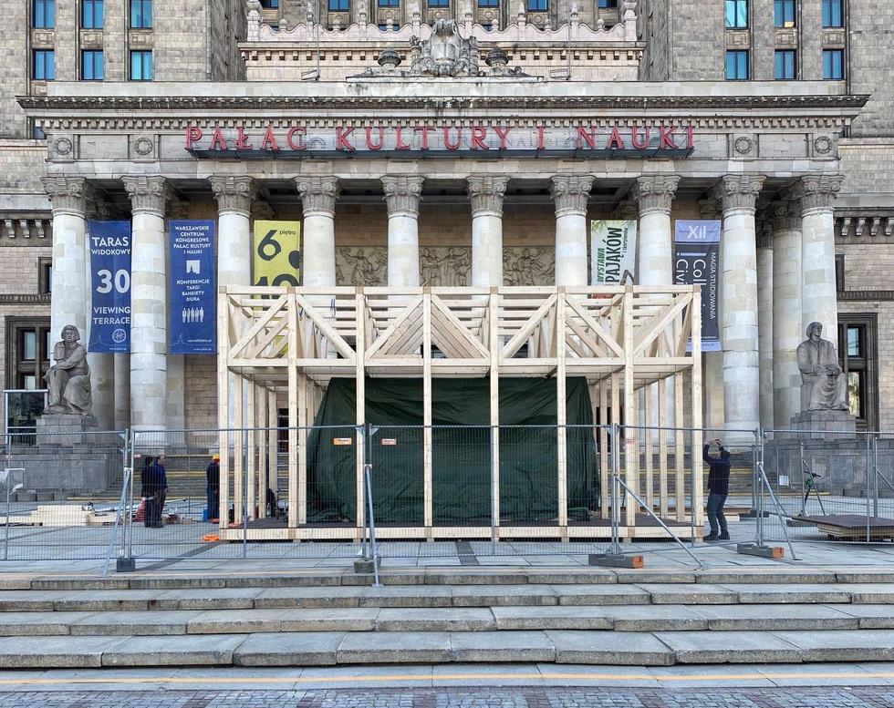 Sinfonia Varsovia w skali: nowa instalacja Macieja Siudy