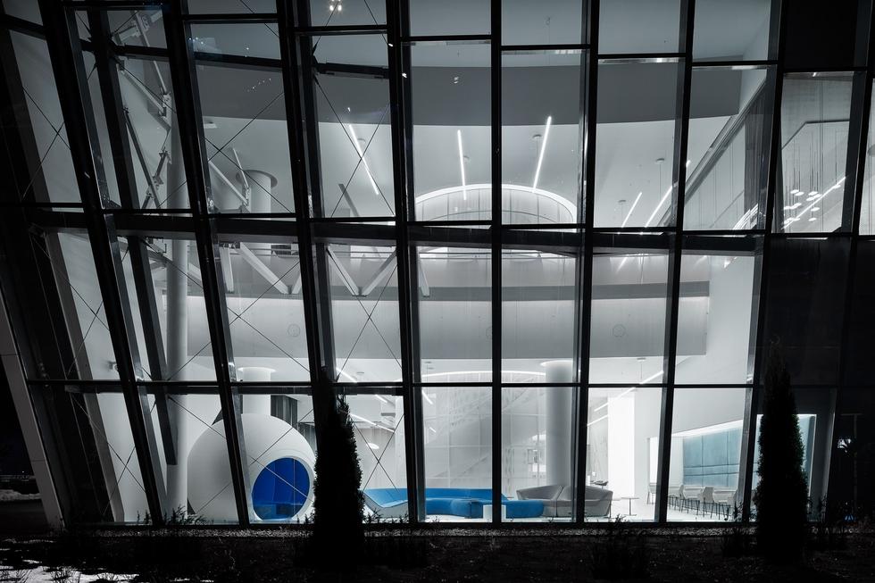 Port lotniczy im. Gagarina w Saratowie z futurystyczną lożą VIP