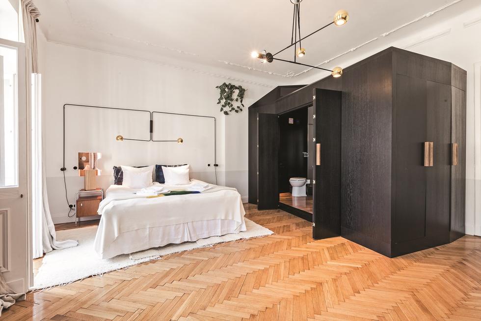 Kompaktowe łazienki w hotelu Autor Rooms: rozmowa z Mateuszem Baumillerem