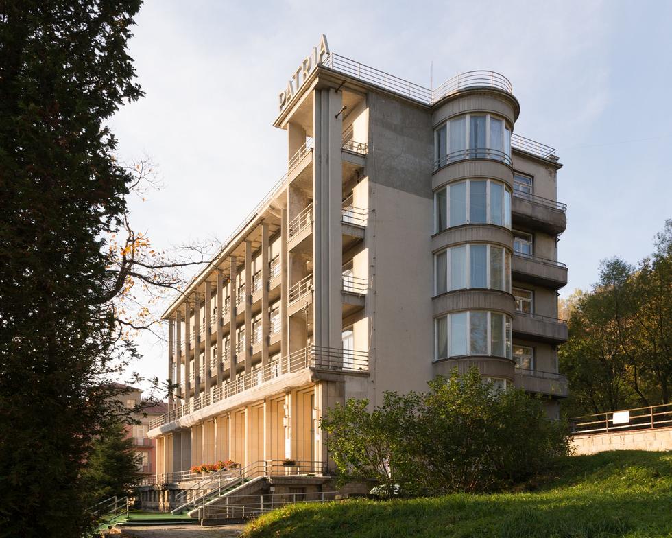 Pozdrowienia z powiatów! Architektura II RP na peryferiach