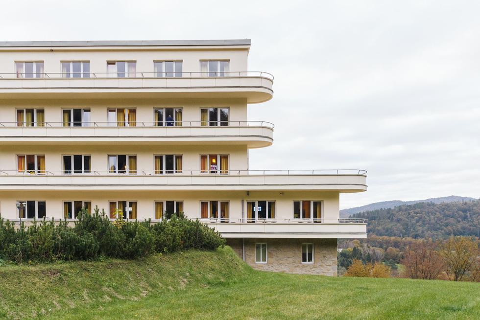 Pozdrowienia z powiatów! Architektura II RP na peryferiach