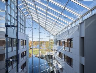 Rozwiązanie, jakiego jeszcze nie było. Firma Saint-Gobain Glass przedstawia szkło ORAÉ®